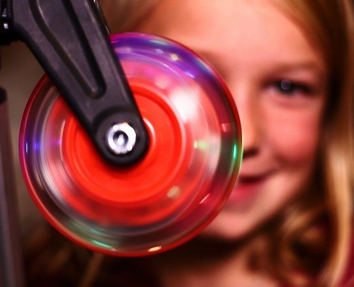 website-LED Wheel-Closeup girl eye wheel